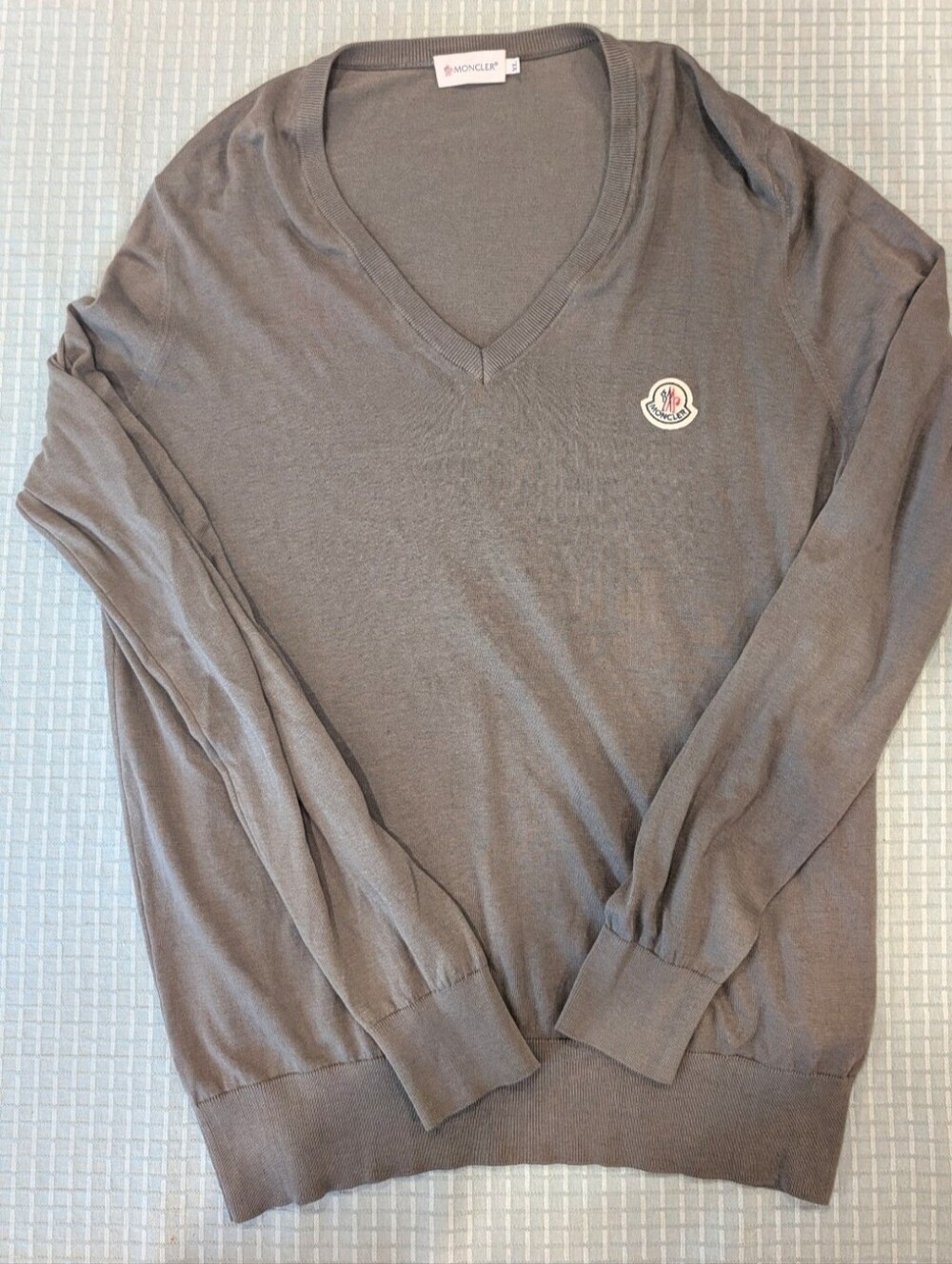 Moncler Men's XL Gray V-Neck Merino Wool Knit Sweater Pullover Logo Patch